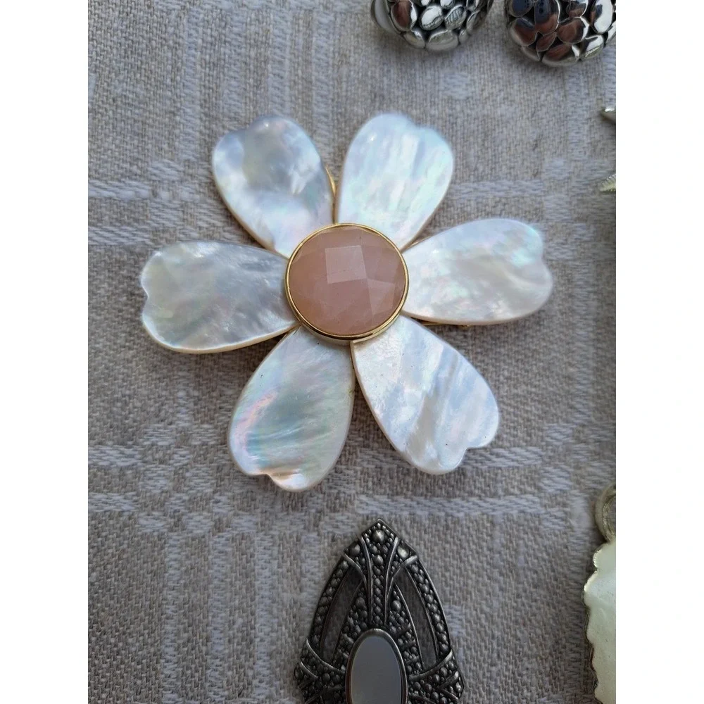 Women's Set Of 4 Brooches 1 Clip On Earring Rhinestone Mother Of Pearl Unmarked